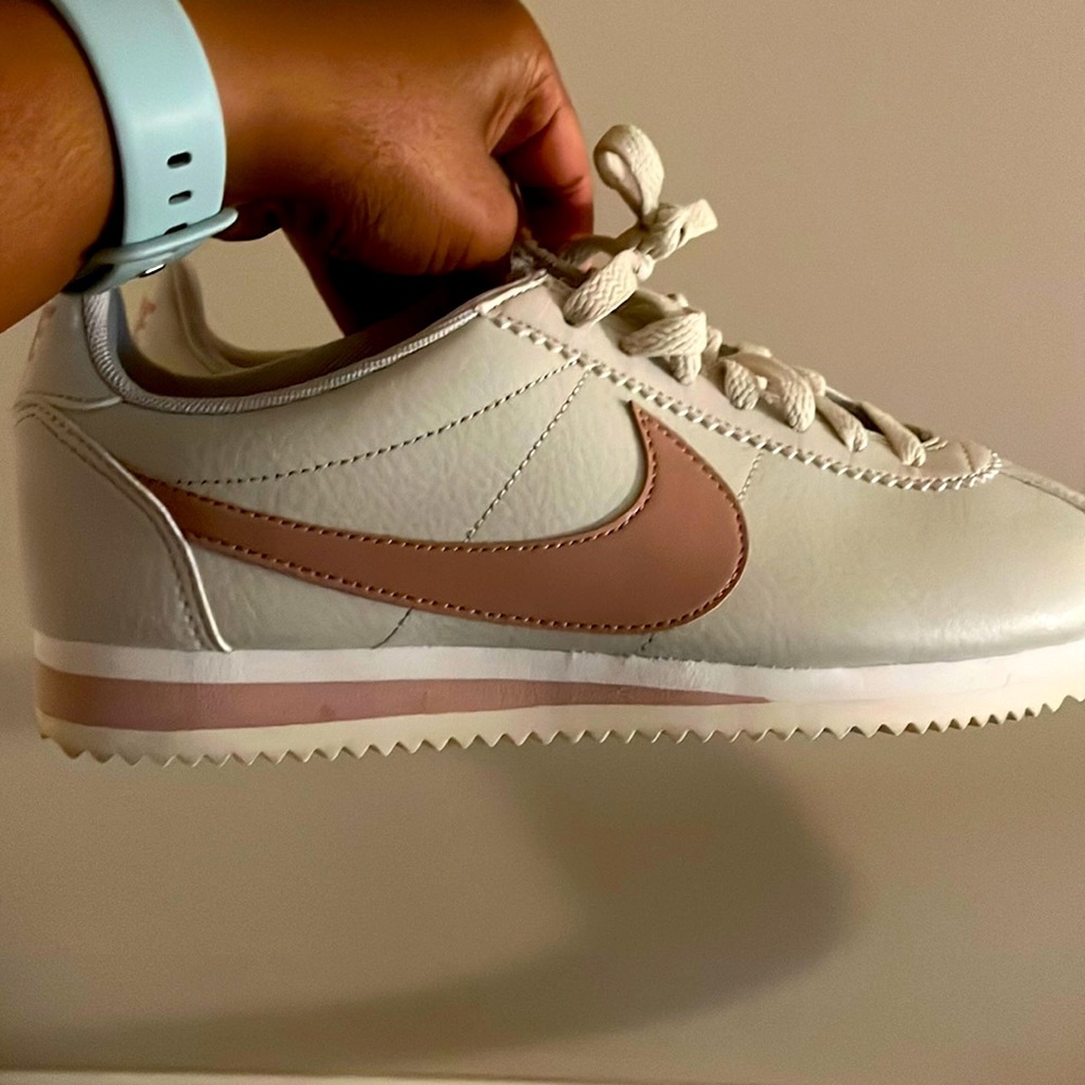 Nike Tennis Shoes